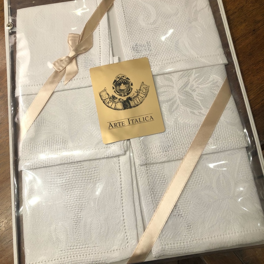 Set of Arte Italica cocktail napkins. New in packaging.